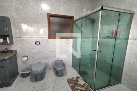 Casa à venda com 284m², 3 quartos e 5 vagasBanheiro da Suíte 1