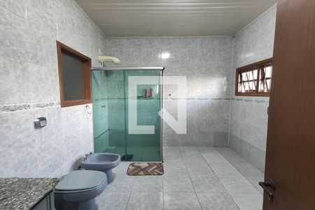 Casa à venda com 284m², 3 quartos e 5 vagasBanheiro da Suíte 1