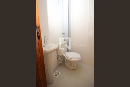 Banheiro de kitnet/studio para alugar com 1 quarto, 29m² em Santana, Porto Alegre