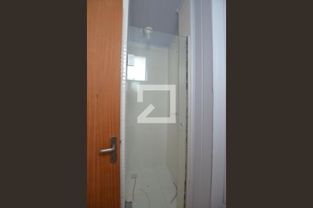 Banheiro de kitnet/studio para alugar com 1 quarto, 29m² em Santana, Porto Alegre