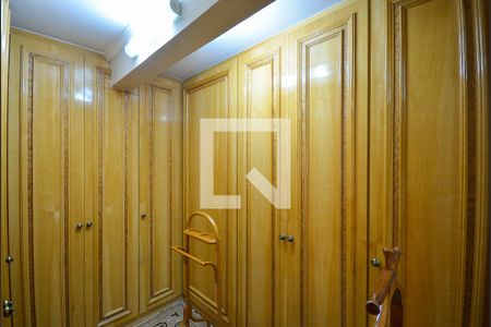 Apartamento à venda com 270m², 3 quartos e 4 vagasCloset Quarto 2