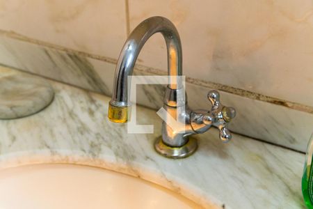 Casa à venda com 140m², 2 quartos e 2 vagasBanheiro Social - Torneira