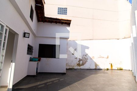 Casa à venda com 140m², 2 quartos e 2 vagasQuintal