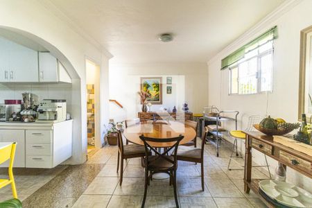 Casa à venda com 308m², 8 quartos e 4 vagasCopa