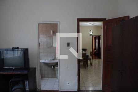 suite  de casa à venda com 3 quartos, 360m² em Glória, Belo Horizonte