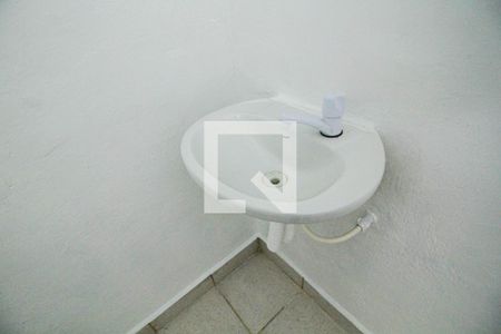 banheiro de casa para alugar com 1 quarto, 40m² em Parque Peruche, São Paulo