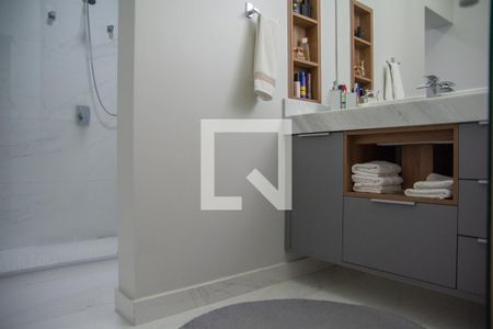 Casa à venda com 190m², 2 quartos e 4 vagasBanheiro da Suíte 2