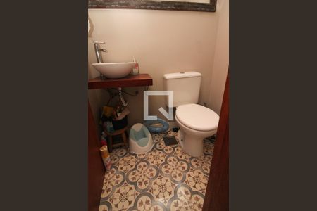 Casa de condomínio à venda com 137m², 3 quartos e 2 vagasLavabo