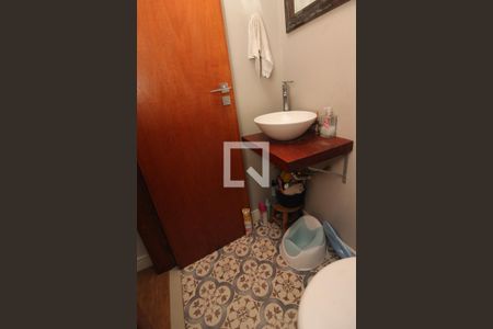 Casa de condomínio à venda com 137m², 3 quartos e 2 vagasLavabo