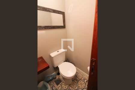 Casa de condomínio à venda com 137m², 3 quartos e 2 vagasLavabo