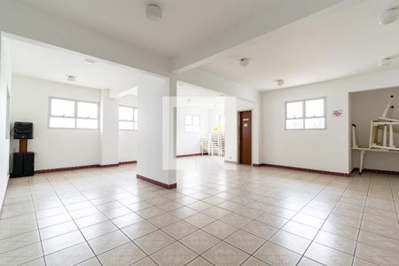 Apartamento para alugar com 50m², 2 quartos e 1 vaga Apartamento para alugar com 50m², 2 quartos e 1 vagaÁrea comum - Salão de festas