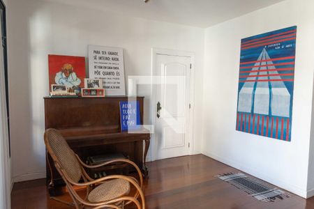 Sala  de apartamento à venda com 3 quartos, 140m² em Icaraí, Niterói