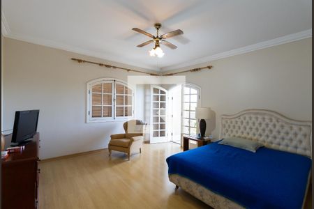 Casa de condomínio à venda com 550m², 4 quartos e 6 vagasQuarto Suíte