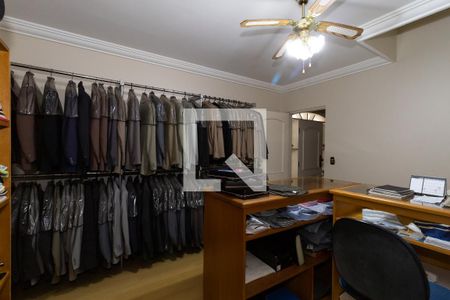 Casa de condomínio à venda com 550m², 4 quartos e 6 vagasEscritório