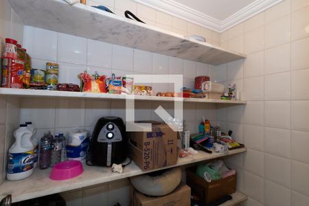 Casa de condomínio à venda com 550m², 4 quartos e 6 vagasDespensa