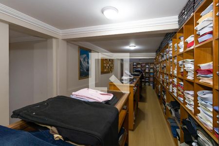 Casa de condomínio à venda com 550m², 4 quartos e 6 vagasEscritório