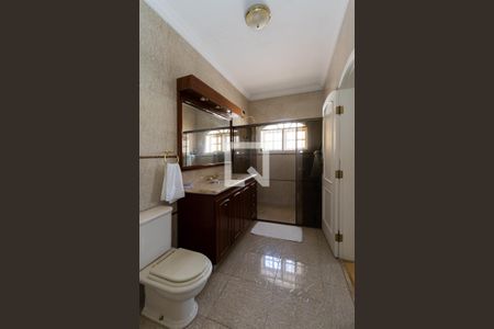 Casa de condomínio à venda com 550m², 4 quartos e 6 vagasBanheiro da Suíte