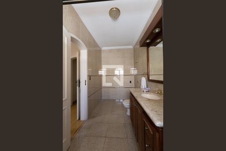 Casa de condomínio à venda com 550m², 4 quartos e 6 vagasBanheiro da Suíte