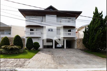 Casa de condomínio à venda com 550m², 4 quartos e 6 vagasFachada