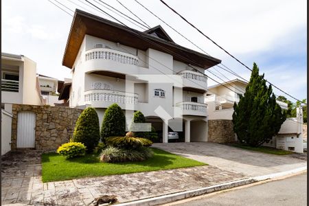 Casa de condomínio à venda com 550m², 4 quartos e 6 vagasFachada