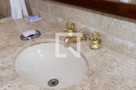 Casa de condomínio à venda com 550m², 4 quartos e 6 vagasBanheiro da Suíte