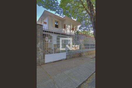 Casa para alugar com 300m², 4 quartos e 3 vagasFachada