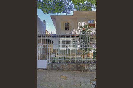 Casa para alugar com 300m², 4 quartos e 3 vagasFachada