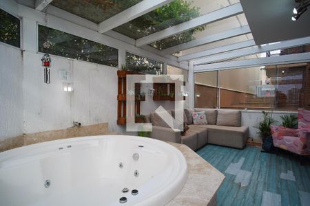 Varanda - Banheira de casa de condomínio à venda com 3 quartos, 177m² em Vila Jardim, Porto Alegre