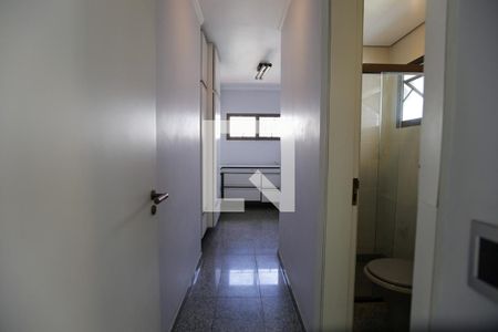 Apartamento à venda com 211m², 3 quartos e 3 vagas Apartamento à venda com 211m², 3 quartos e 3 vagasQuarto de Serviço