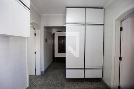 Apartamento à venda com 211m², 3 quartos e 3 vagas Apartamento à venda com 211m², 3 quartos e 3 vagasÁrea de Serviço