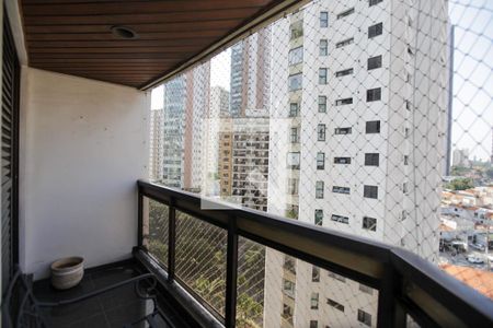Apartamento à venda com 211m², 3 quartos e 3 vagas Apartamento à venda com 211m², 3 quartos e 3 vagasSacada da Suíte 3