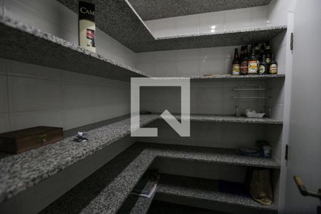 Apartamento à venda com 211m², 3 quartos e 3 vagas Apartamento à venda com 211m², 3 quartos e 3 vagasDespensa