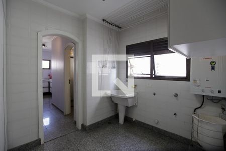 Apartamento à venda com 211m², 3 quartos e 3 vagas Apartamento à venda com 211m², 3 quartos e 3 vagasÁrea de Serviço