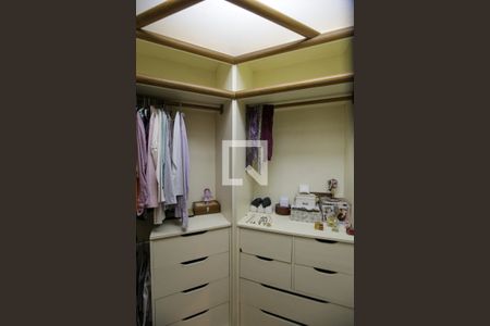 Apartamento à venda com 211m², 3 quartos e 3 vagas Apartamento à venda com 211m², 3 quartos e 3 vagasCloset da suíte 3