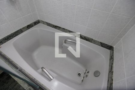 Apartamento à venda com 211m², 3 quartos e 3 vagas Apartamento à venda com 211m², 3 quartos e 3 vagasBanheiro da Suíte 2