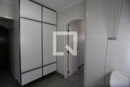 Apartamento à venda com 211m², 3 quartos e 3 vagas Apartamento à venda com 211m², 3 quartos e 3 vagasÁrea de Serviço