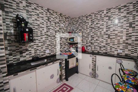 Casa à venda com 136m², 3 quartos e 2 vagas Casa à venda com 136m², 3 quartos e 2 vagasCozinha