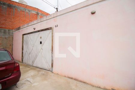 Casa à venda com 136m², 3 quartos e 2 vagas Casa à venda com 136m², 3 quartos e 2 vagasFachada