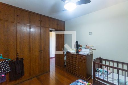 Casa à venda com 720m², 4 quartos e 4 vagas Casa à venda com 720m², 4 quartos e 4 vagasQuarto 2