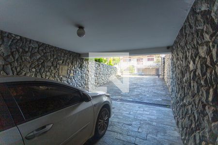 Casa à venda com 720m², 4 quartos e 4 vagas Casa à venda com 720m², 4 quartos e 4 vagasGaragem