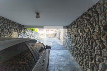 Casa à venda com 720m², 4 quartos e 4 vagas Casa à venda com 720m², 4 quartos e 4 vagasGaragem