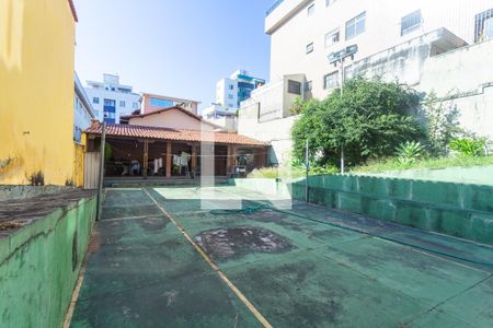 Casa à venda com 720m², 4 quartos e 4 vagas Casa à venda com 720m², 4 quartos e 4 vagasQuadra Esportiva