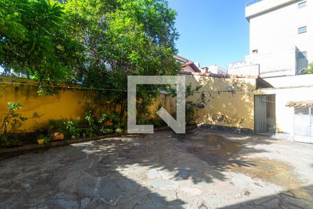 Casa à venda com 720m², 4 quartos e 4 vagas Casa à venda com 720m², 4 quartos e 4 vagasQuintal