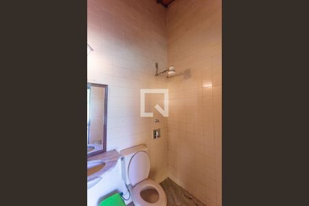 Casa à venda com 720m², 4 quartos e 4 vagas Casa à venda com 720m², 4 quartos e 4 vagasBanheiro da Área da Churrasqueira