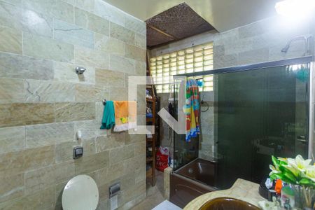 Casa à venda com 720m², 4 quartos e 4 vagas Casa à venda com 720m², 4 quartos e 4 vagasBanheiro da Suíte