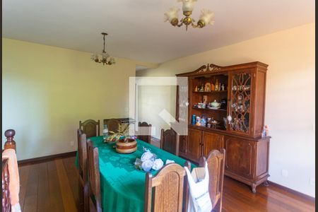 Casa à venda com 720m², 4 quartos e 4 vagas Casa à venda com 720m², 4 quartos e 4 vagasSala 3