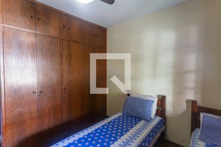 Casa à venda com 720m², 4 quartos e 4 vagas Casa à venda com 720m², 4 quartos e 4 vagasQuarto 3