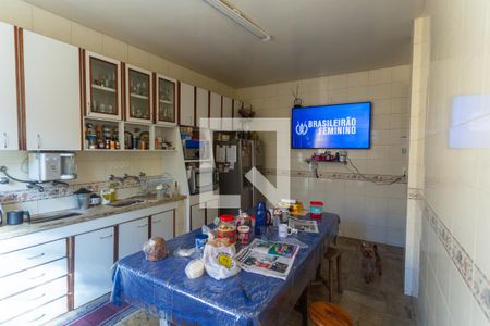 Casa à venda com 720m², 4 quartos e 4 vagas Casa à venda com 720m², 4 quartos e 4 vagasCozinha