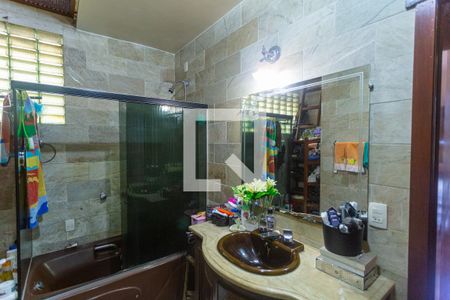 Casa à venda com 720m², 4 quartos e 4 vagas Casa à venda com 720m², 4 quartos e 4 vagasBanheiro da Suíte