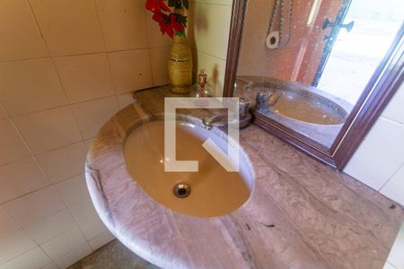 Casa à venda com 720m², 4 quartos e 4 vagas Casa à venda com 720m², 4 quartos e 4 vagasPia do Banheiro da Área da Churrasqueira